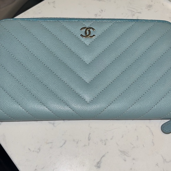 Sale ‼️‼️‼️💜💜💜Authentic Chanel   Zippy Wallet - Picture 5 of 9